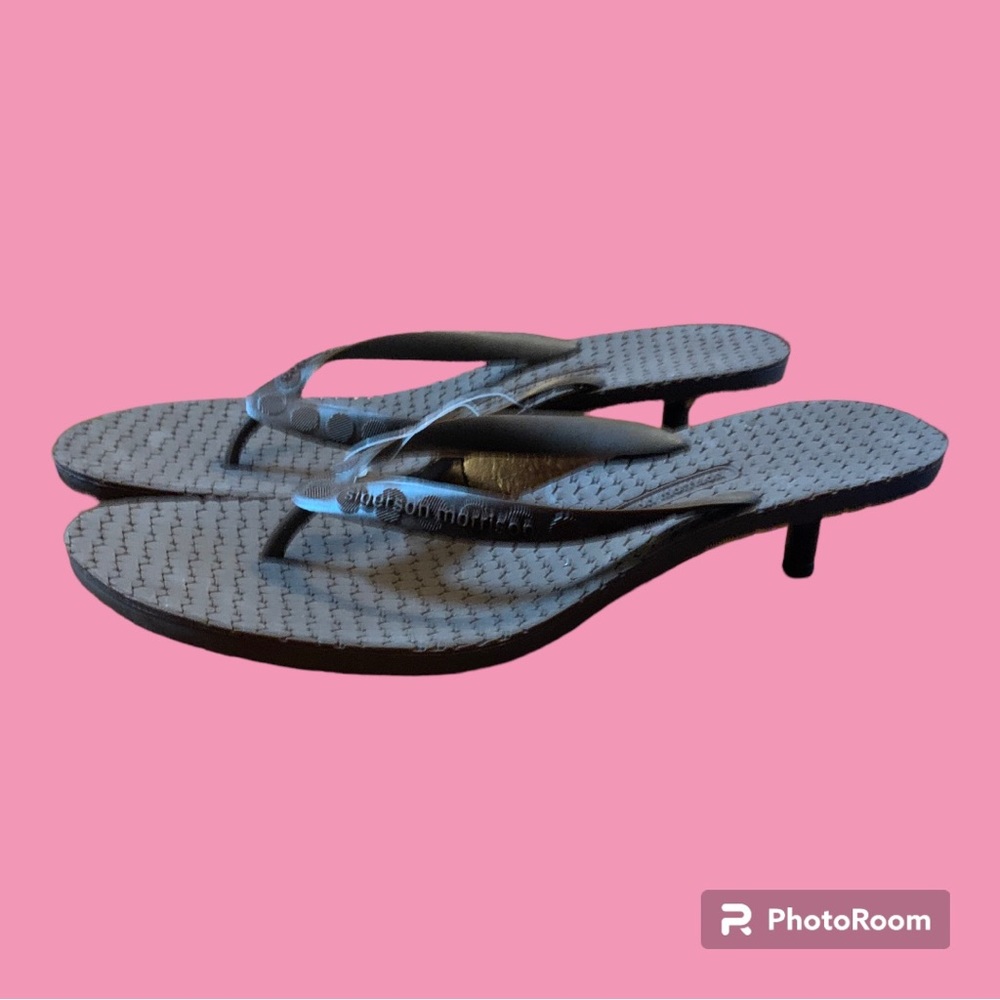 Y2k singerson Morrison heel flip flops
Size 10